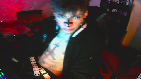 Snapshot of darkness_prince_x chatting on October 23, 9:35 am online show from October 23, 9:35 am