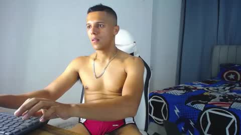 Snapshot of davisito7 chatting on December 25, 12:27 am David Angel online show from December 25, 12:27 am