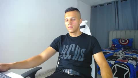 Snapshot of davisito7 chatting on February 10, 2:41 am David Angel online show from February 10, 2:41 am