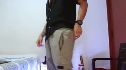 Santiago online show from February 1, 1:23 am