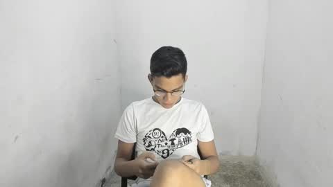 Snapshot of deivi_colins chatting on October 25, 2:46 am deivi_colins online show from October 25, 2:46 am