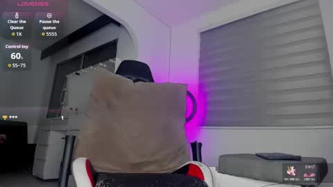 dereckhardd online show from November 18, 9:13 am