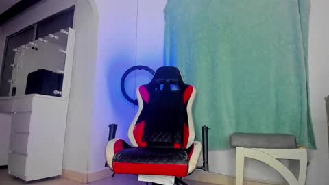 dereckhardd online show from February 13, 11:43 pm