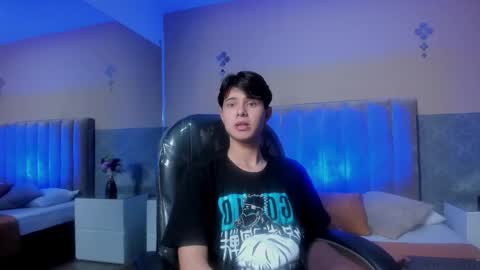 derek_sinn online show from March 6, 8:50 pm