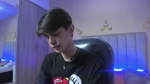 derek_sinn online show from March 20, 8:12 pm