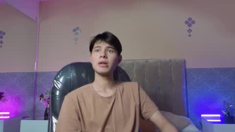 derek_sinn online show from March 2, 8:16 pm