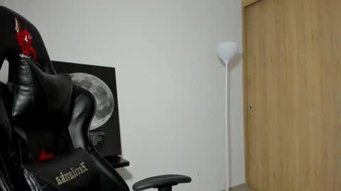 derekmuller11 online show from March 30, 11:39 pm