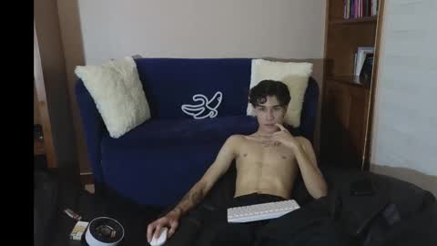 Derek online show from November 29, 11:18 pm