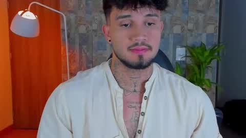 JULIAN online show from November 11, 8:25 pm