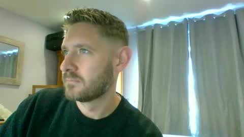 Snapshot of dirtylondon729 chatting on October 6, 9:36 am Exhibitionist Ben online show from October 6, 9:36 am