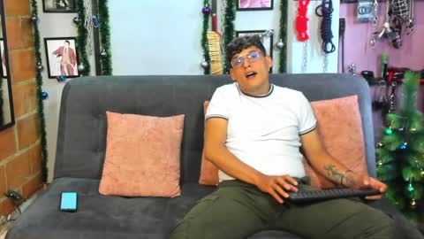 Snapshot of dom2travelers_sm chatting on January 3, 2:51 pm Diego Castell online show from January 3, 2:51 pm