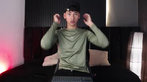 Dominic online show from November 8, 8:34 pm