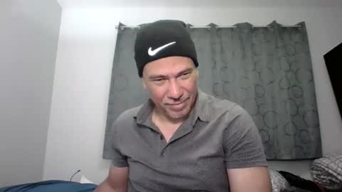 luis online show from December 5, 12:51 am