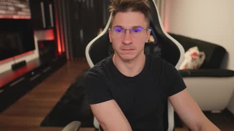 Dorian Reyes online show from December 4, 1:34 am