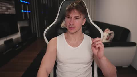 Dorian Reyes online show from October 26, 2:02 am