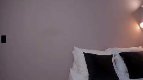 cris online show from March 12, 3:09 pm