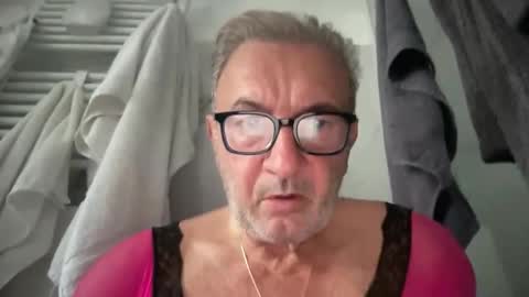 duglas650 online show from September 18, 9:33 am