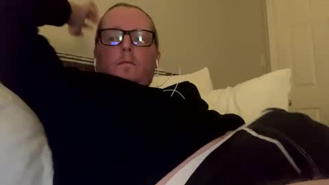 Snapshot of dustborn chatting on January 4, 5:27 am DUSTBORN online show from January 4, 5:27 am