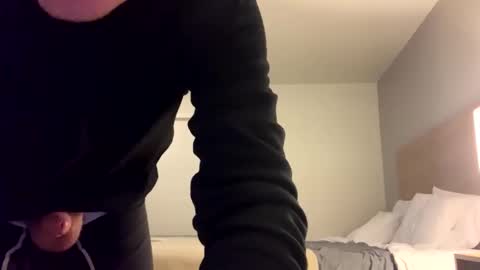 Snapshot of dustborn chatting on December 22, 6:39 am DUSTBORN online show from December 22, 6:39 am