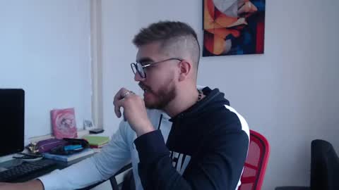 dylanhot10 online show from February 5, 7:53 pm