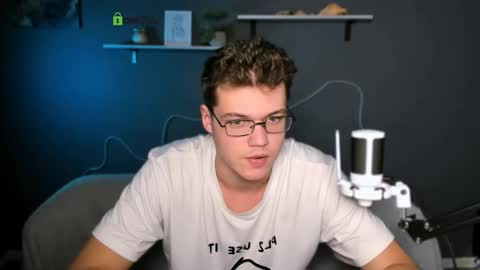 Snapshot of elian_flame chatting on October 20, 10:41 am elian_flame online show from October 20, 10:41 am