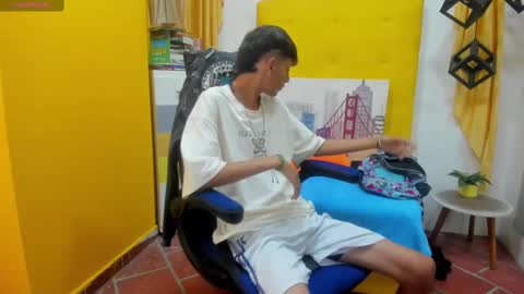 E L I A S online show from February 14, 4:04 am