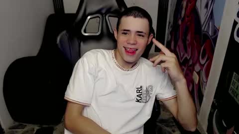 Snapshot of elii_797 chatting on February 12, 12:33 pm bby-santy online show from February 12, 12:33 pm