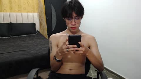 Snapshot of elio_collem chatting on January 28, 7:32 am ELIO online show from January 28, 7:32 am