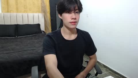 Snapshot of elio_collem chatting on December 14, 8:23 am ELIO online show from December 14, 8:23 am