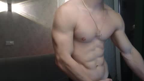 elliot_muscle04 online show from January 8, 2:55 pm