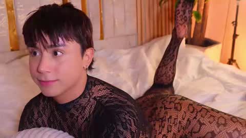 Snapshot of enyollbloss chatting on October 22, 8:11 pm Call me Sweet online show from October 22, 8:11 pm