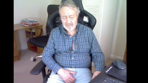 erasmus_d online show from January 27, 12:37 pm