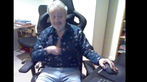 erasmus_d online show from March 7, 6:33 pm