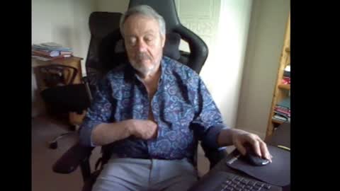 erasmus_d online show from March 8, 5:41 pm