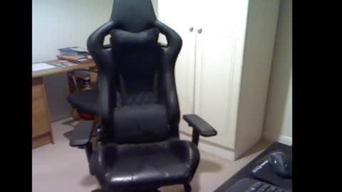 erasmus_d online show from October 9, 5:40 pm