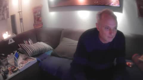 Snapshot of eric204 chatting on December 8, 6:50 pm Eric online show from December 8, 6:50 pm