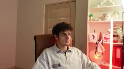    online show from December 4, 3:19 pm