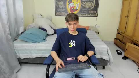 erick_de_rossee online show from December 4, 6:59 pm