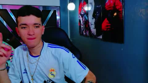 eroswildboy online show from December 4, 9:11 pm