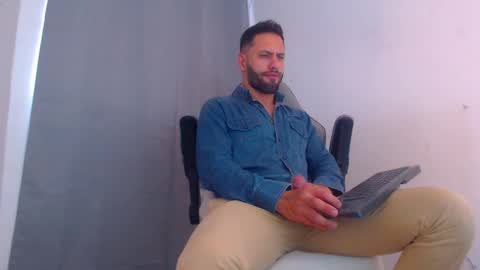 esteban online show from January 4, 8:27 pm