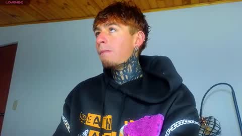 Esteban independent model online show from December 4, 11:06 am