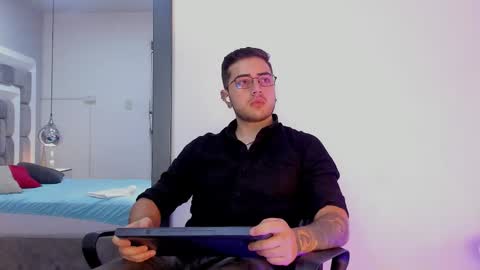 ethan_greys online show from December 18, 4:30 am