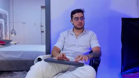 ethan_greys online show from December 23, 5:49 am