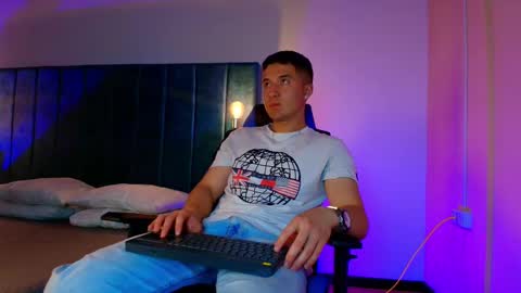 ethanconnor_ online show from October 26, 2:35 am