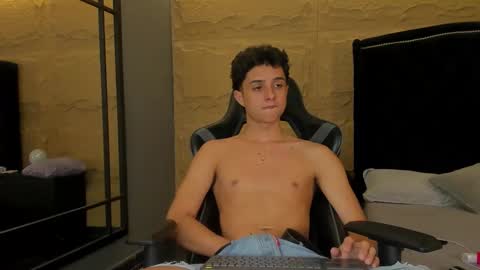 ethanlowell online show from October 25, 6:04 am