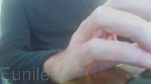 eunile online show from December 1, 8:12 pm