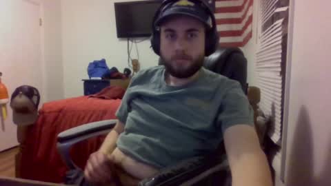 Snapshot of farmboy2398 chatting on December 26, 3:38 am farmboy2398 online show from December 26, 3:38 am