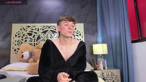 Femboy Max online show from November 16, 2:08 pm