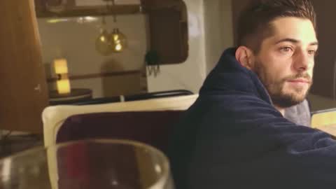 independent model online show from December 14, 5:31 pm