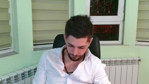 independent model online show from December 15, 7:10 pm